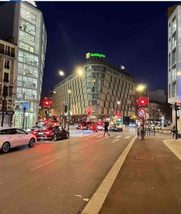 Week-End Porte De Clichy Esterno foto